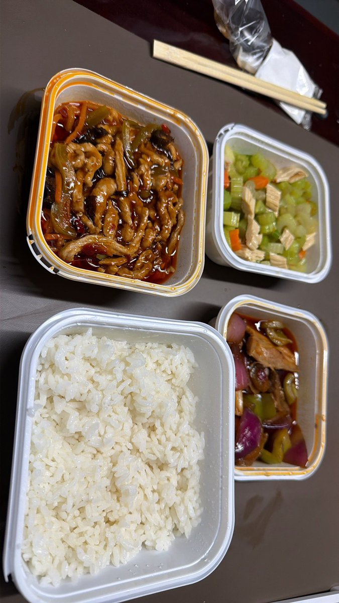 mlagxx's tweet photo. 今日の社員ランチ https://t.co/qaEOmxjFKe