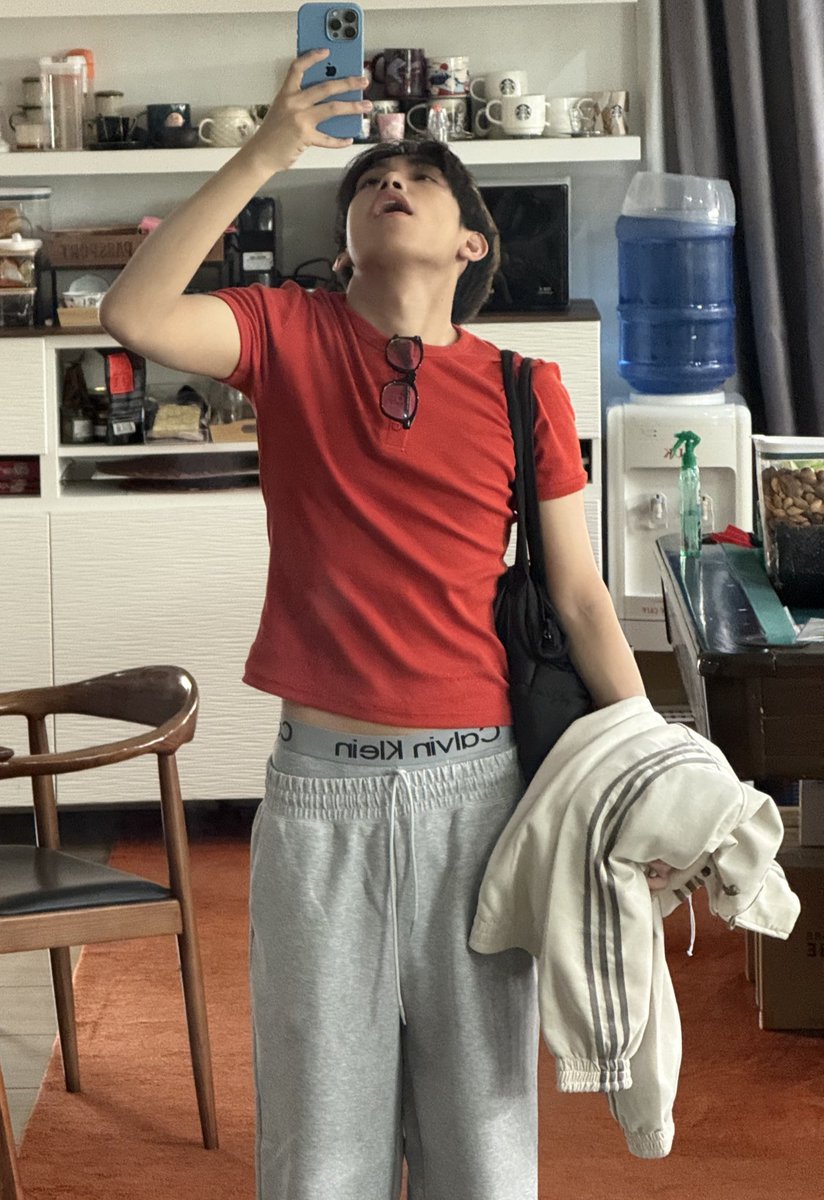 pisngiNiAXL's tweet photo. dahil lumalaki na hanyville, balik natin to!! 🤩💗 lezgo 🫶 #ajaankaba
WHO IN #AJAA?
caught your attention first: Ash then Axl
first bias: Axl
your bias now: Axl
bias wrecker: Alex? JC? Ash?
first MV you saw: BILU
fav song/s: Game Over & Freaky🎮
fav bias pic/s: https://t.co/FPzti3QneG
