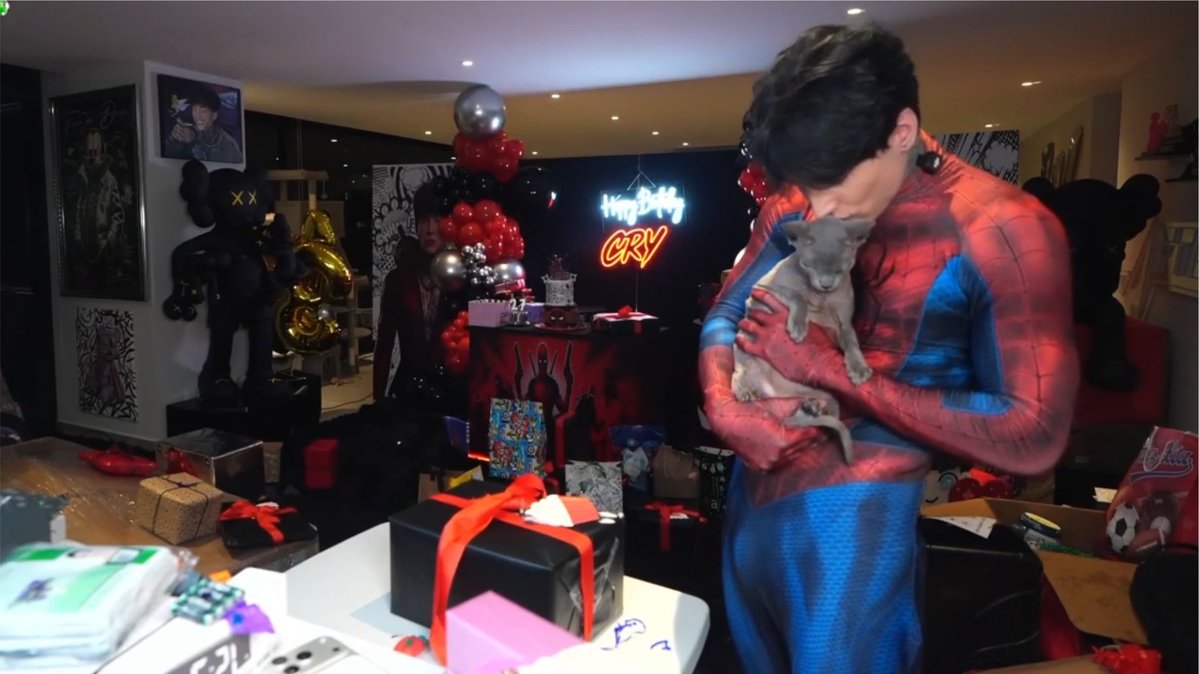HunterDani123's tweet photo. FELIZ CUMPLE XCRY 🥳
Quinto año consecutivo acompañándote en tu día tan especial, te mereces todo lo lindo!!!! Tqm emo🖤 https://t.co/JH5gmWQXMD