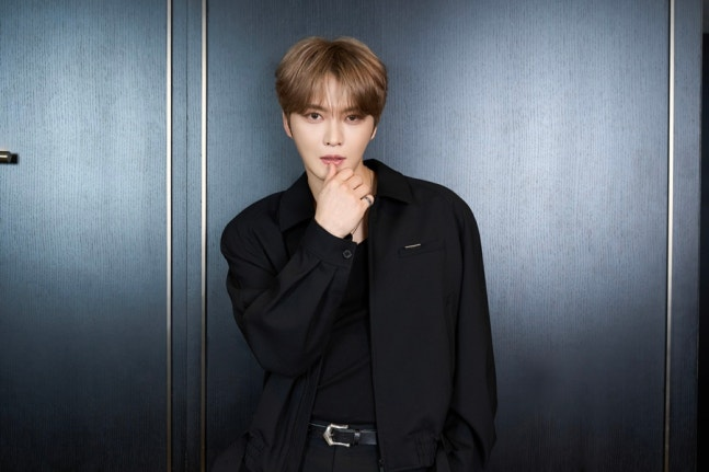 tang__kira's tweet photo. Kim Jaejoong akan tampil di KBS Music Bank untuk pertama kalinya sejak 18 tahun lalu!

Terakhir perform di Music Bank saat masih bersama TVXQ, kali ini Jaejoong akan tampil dengan single solonya, 'Tonight'.

Dalam rangka promosi comeback, Jaejoong juga mengadakan konser solo bertajuk 'The Wave' tanggal 29 - 30 Agustus 2026 di KBS Arena.
https://t.co/tRW21tcu66