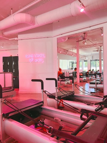rebecaclarkok's tweet photo. I just received Gym membership from Anonymous via Throne. WHO'S NEXT? https://t.co/n8F0vvpnbC https://t.co/66OnO6RTZf