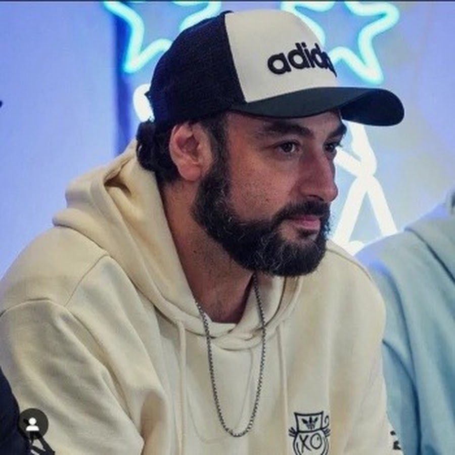 TTendenciaX's tweet photo. "Rober Galati":
Porque en PLM recrearon con IA cómo se vería sin su característica barba. https://t.co/gYc7IMrZQ3