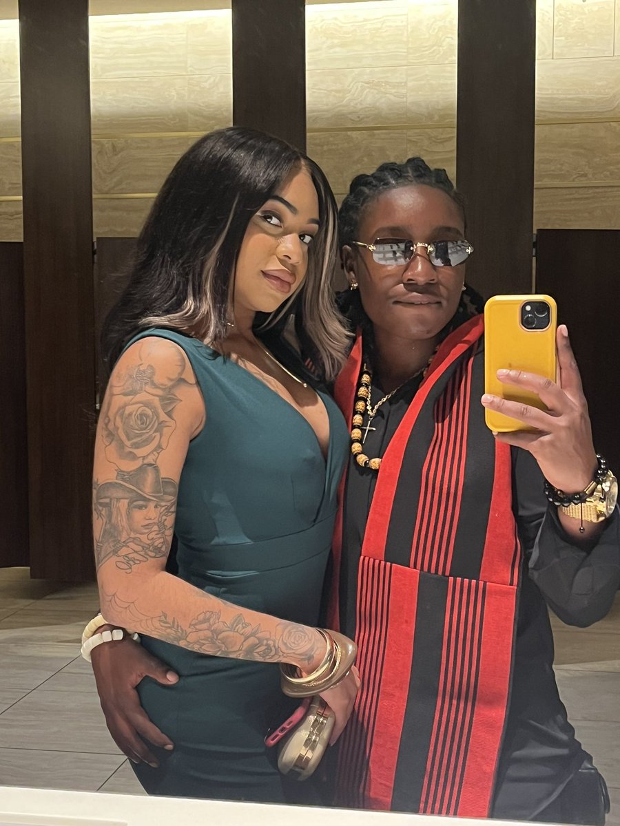FEXUALSEELING's tweet photo. My baby loves her African 🇱🇷 dyke 🖤 
I’m her prince. https://t.co/3KinlLeJ35