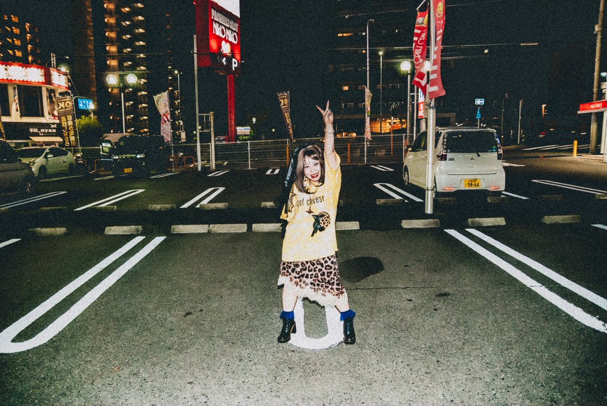 ran_8209's tweet photo. おはよ☀️世界…

あ〜😅もう時間が足りない。。

最近…同世代の同業のママがお客様連れて来てくれたり。

地元のBARの20代の女の子の店長がお客様連れて飲みに来てくれたり…

皆んな…私より年下で、どの店も厳しい中。

飲み返しに行ってあげないと！って思ってるけど時間がとにかく無い💦💦

昨日…お客様1人からブッチ食らって。

PMSで体調も悪いし、メンタルのコンディションも良く無くて。
イライラしてるし💢笑

誰が負けるか。笑

今日も…生き抜きます💌