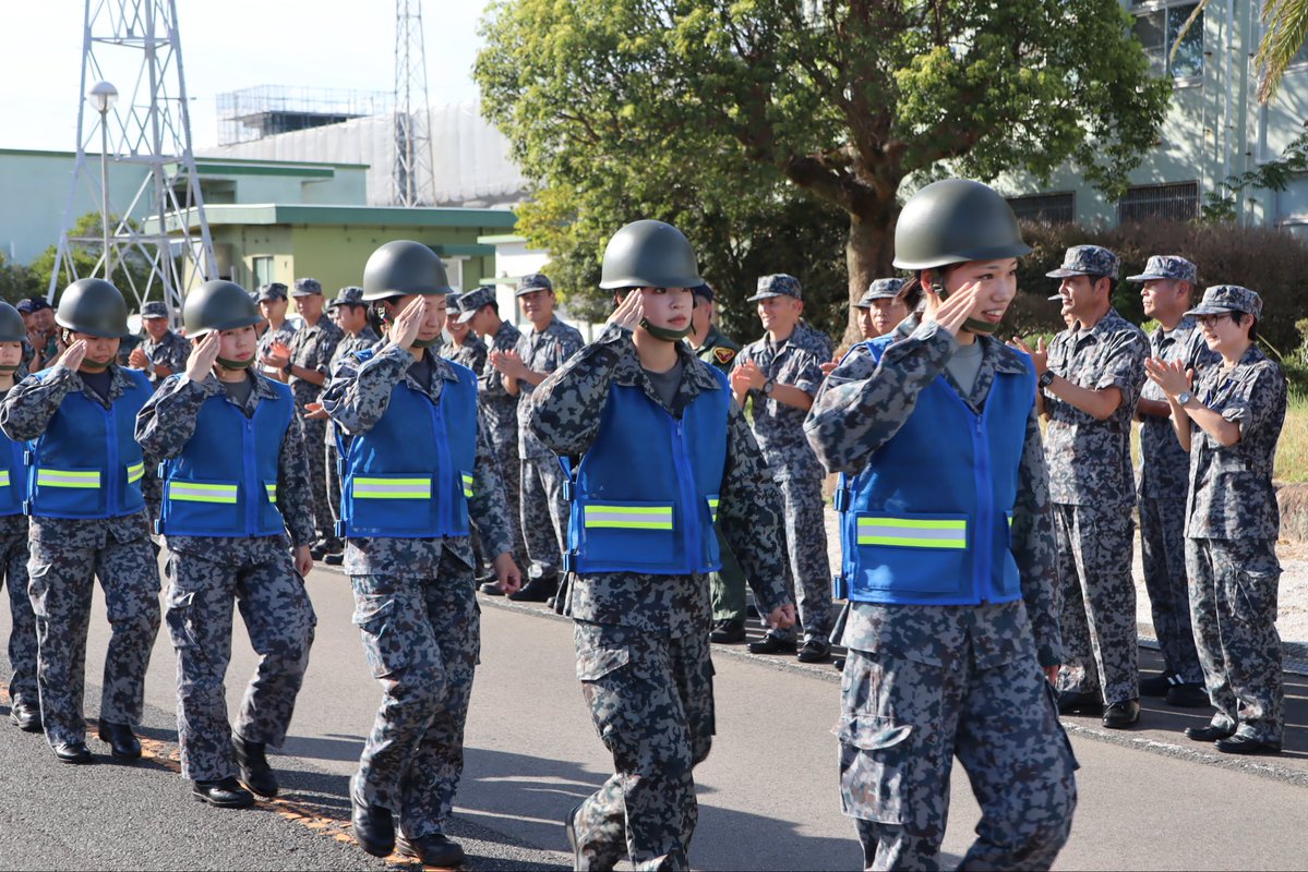 hofukitabase's tweet photo. 防府北基地は令和８年８月２1日、令和８年熊本地震に伴い、氷川中学校におけるシャワー #入浴支援 のため、隊員を派遣しました。
防府北基地は引き続き、被災された皆さまに寄り添いながら生活支援などの活動に全力で取り組んで参ります。
#航空自衛隊　#令和８年熊本地震　#防府北基地 https://t.co/1SX1Fy28VI