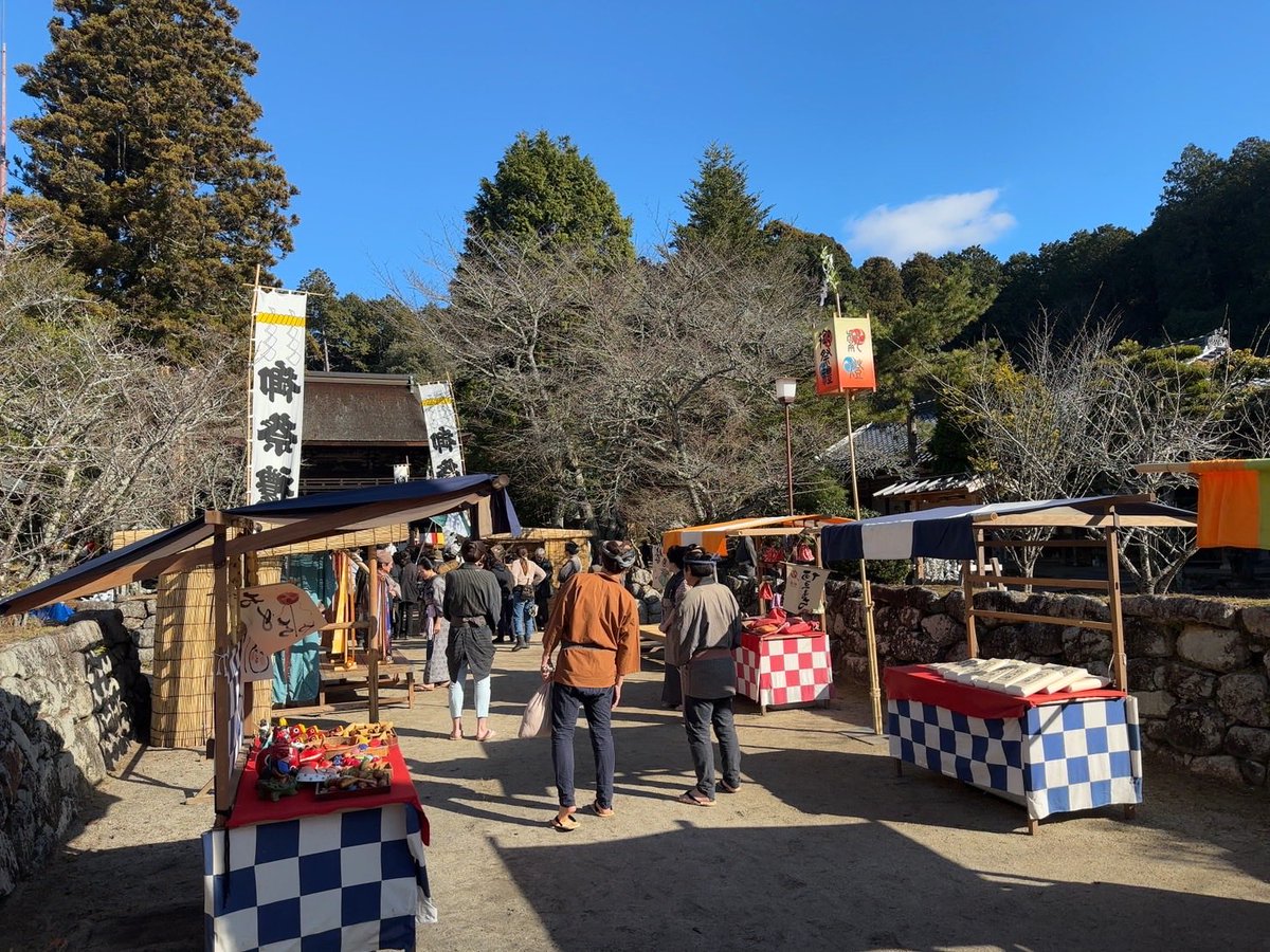 KokaLocation's tweet photo. 【支援作品情報】
NHK総合「銭形平次」が放送されます。
甲賀ロケエキストラも撮影に参加しました！

〈甲賀市のロケ地〉
油日神社

〈放送日時〉
NHK総合2026年8月21日（金）夜10時～11時29分（89分）
(NHK ONEでも同時・見逃し配信)

〈番組公式HP〉
NHK銭形平次
https://t.co/ZeqysRa0KU

#甲賀ロケ https://t.co/YPnRZURG94