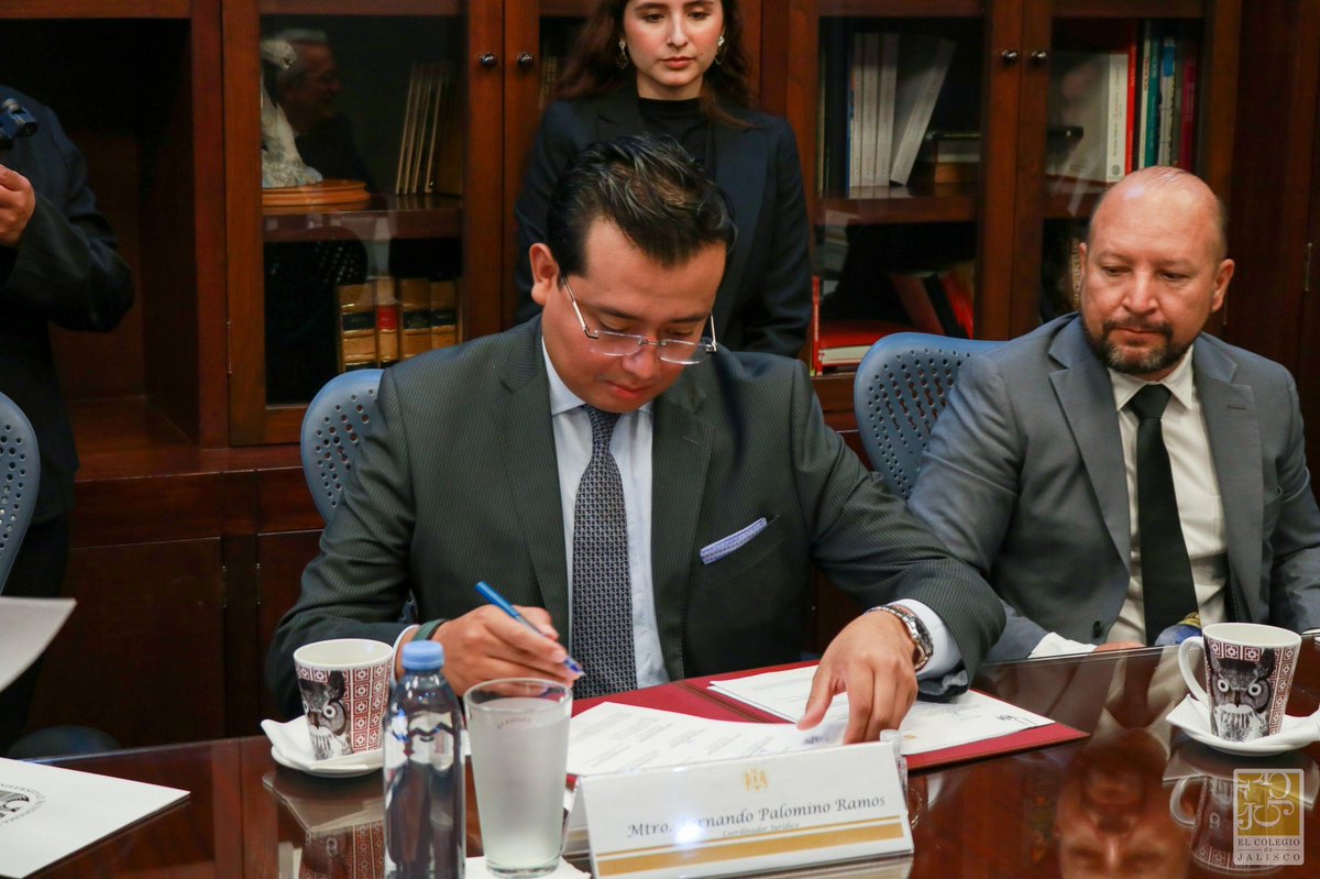 Coljalisco's tweet photo. Continuamos estrechando lazos interinstitucionales 🤝

Hoy firmamos un convenio de colaboración con la @UAG_Oficial asegurando el seguimiento a proyectos académicos y de investigación conjunta 📚 https://t.co/9ZLcaVoSQ9