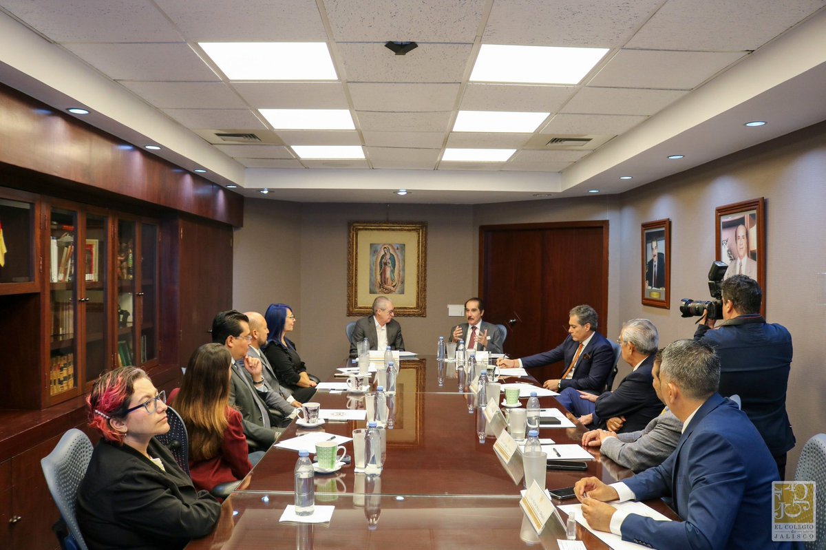 Coljalisco's tweet photo. Continuamos estrechando lazos interinstitucionales 🤝

Hoy firmamos un convenio de colaboración con la @UAG_Oficial asegurando el seguimiento a proyectos académicos y de investigación conjunta 📚 https://t.co/9ZLcaVoSQ9