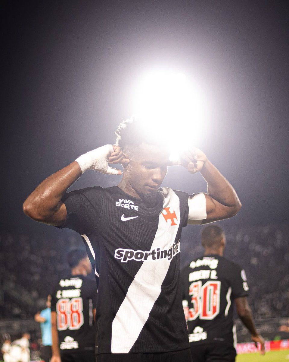 caueg_rodrigues's tweet photo. "Quem disse que eu quero fazer as pazes?"

Te devo nada.

Thiago Mendes. Capitão do Vasco da Gama. 23.

📸 | Matheus Lima | Vasco https://t.co/87dYQ8pArx