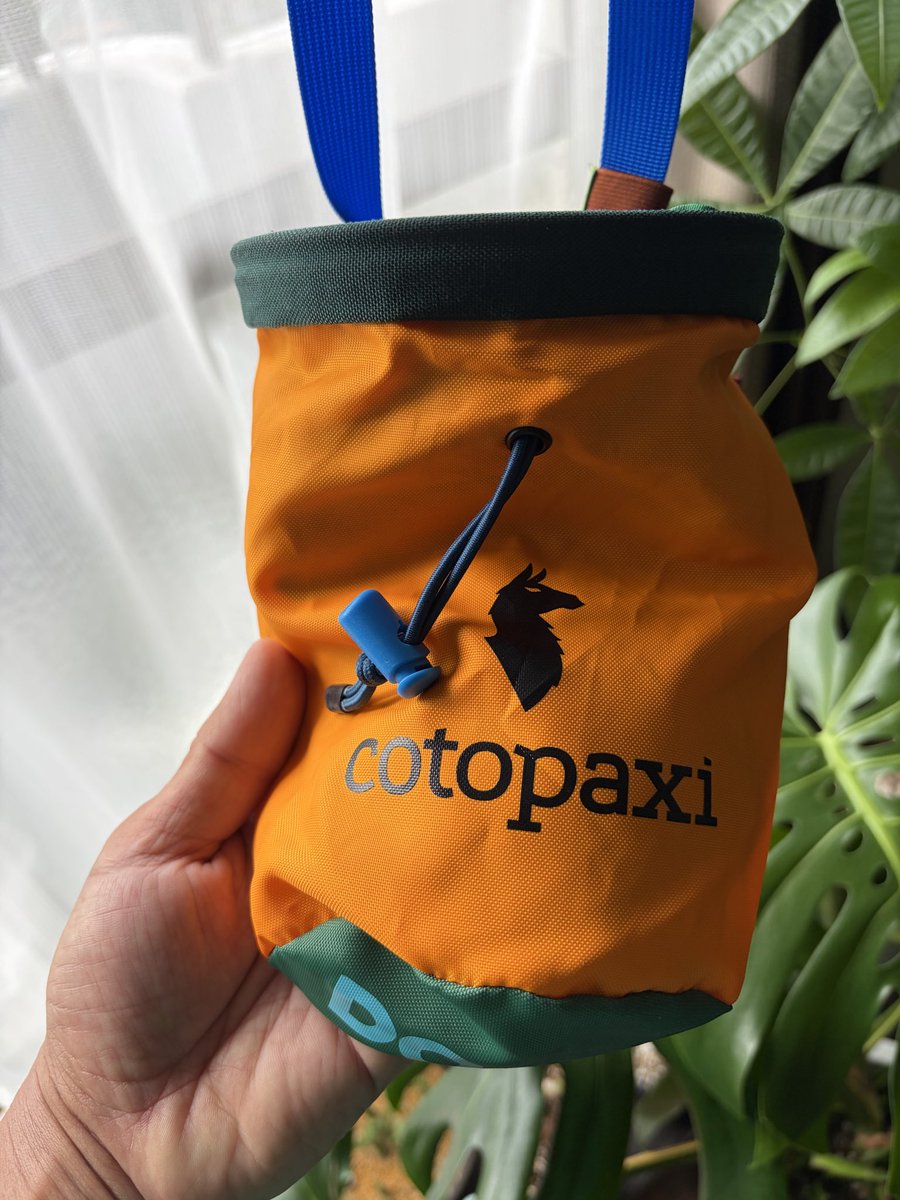 beherixtuto's tweet photo. 掃除していたら出てきたcotopaxiってブランドのチョークバック（洗濯済み）。見た目が若すぎるのとあまり物が入らないのでいらなくなりました。売るのは勿体無いので欲しい人がいたらあげます（知り合い限定）。次会った時に渡すか、着払いで送ります。ボルダリングやる人とかちょっとしたお出かけに。 https://t.co/sVOBleCZ9r