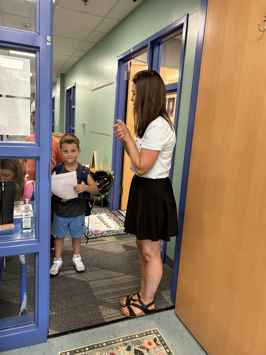 libertyecc's tweet photo. There’s nothing like back to school night! We were so happy to meet our students tonight!  #LPSleads #ShareTheGoodLPS https://t.co/6BbzLHAyJP