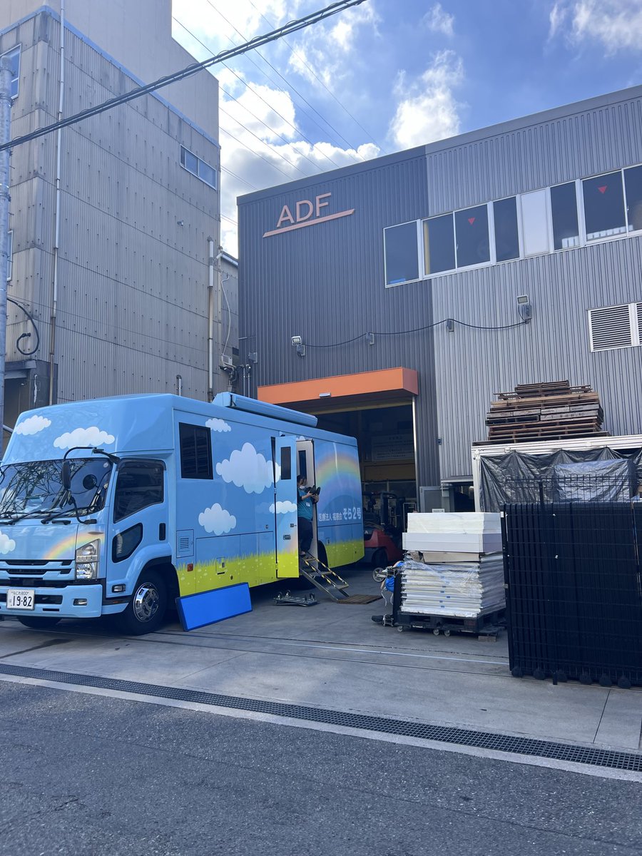 AlDesignFactory's tweet photo. 毎年恒例の全従業員対象健康診断📄
良い天気で良かった☀️
#年１回の健康診断
#全従業員対象 
#エーディエフ 
#医療法人福慈会 
#そら2号 https://t.co/uZGkmmRjC8
