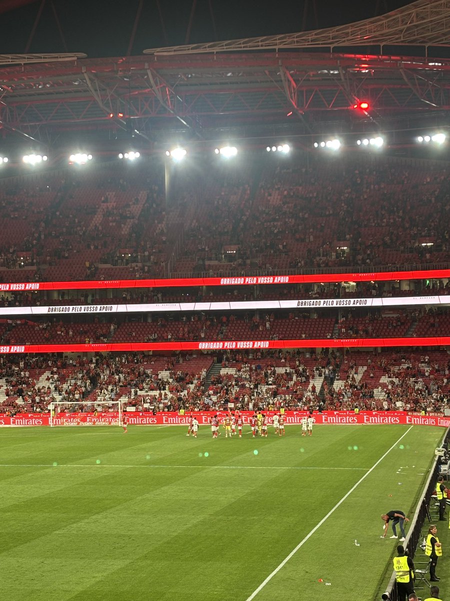 Hugo_da_silvaaa's tweet photo. ✅ vs Hearts
✅ vs Aarhus

Um mês a Benficar no estádio e com boa companhia a ver amigos da comunidade de @A_Veniaa nas roulotes ❤️ https://t.co/anx5FazFL6