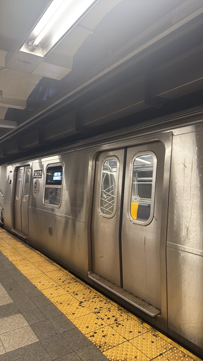 zackrussell64's tweet photo. Yes, @MTA, let’s run the AC on the trains that are not in service parked at a platform that riders can’t take because of rain in AUGUST. At least let people stand/sit in the cars with the AC. Insane. https://t.co/FZQ4VsL1Fm