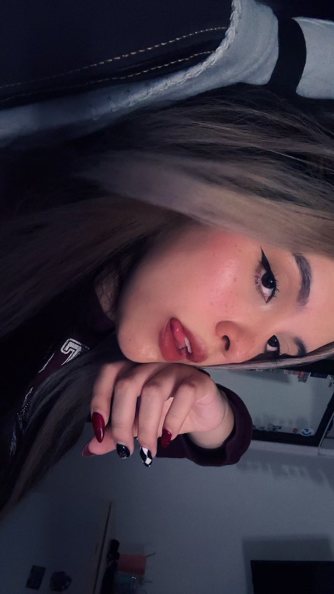 mv4lyy's tweet photo. -_- https://t.co/LDxzbcBoKg