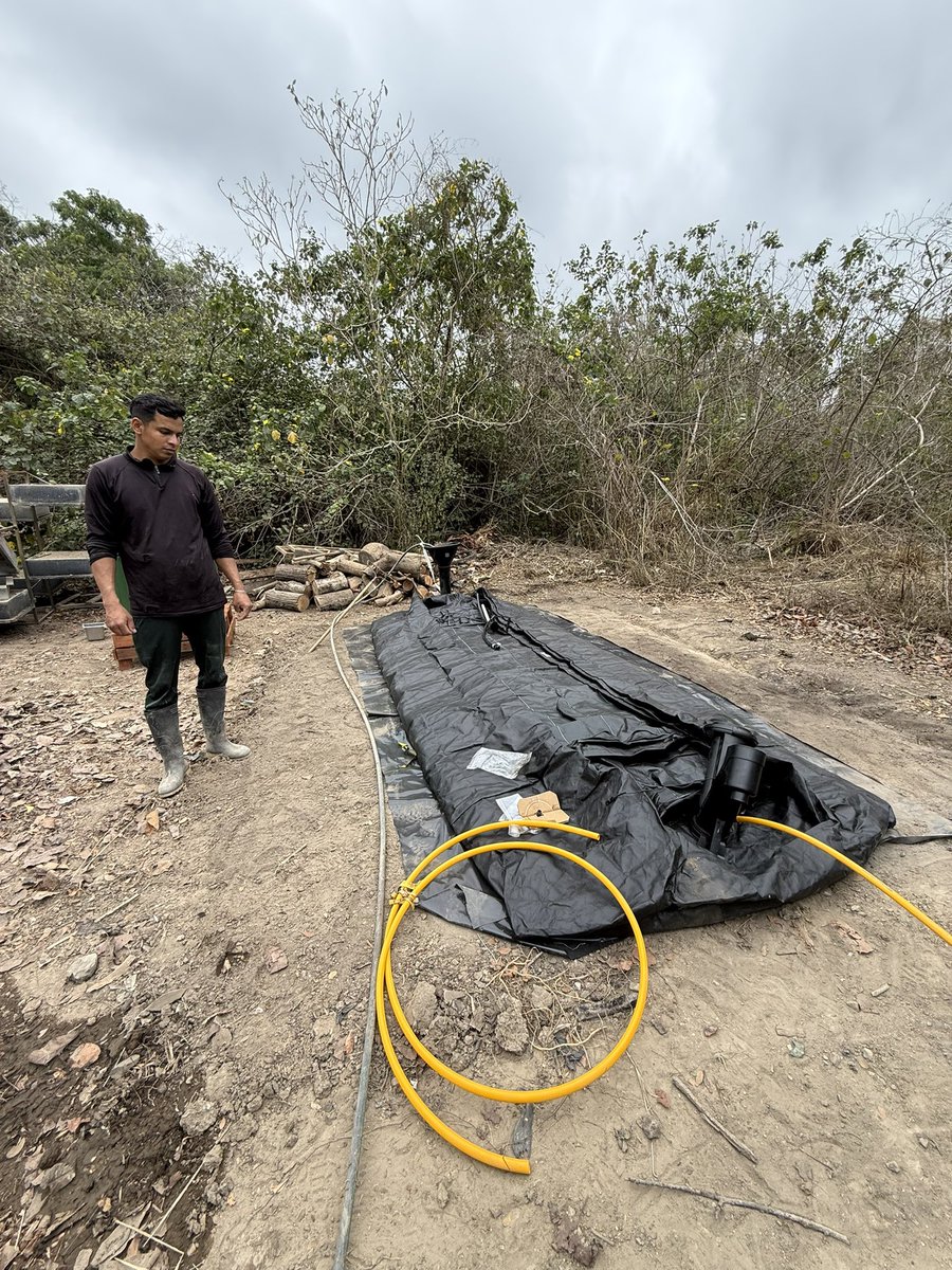 rodrigopachecoE's tweet photo. Cocinar con energías renovables ya es una realidad en Bocavaldivia, instalado un bio reactor, un ciclo virtuoso para convertir materia orgánica de la cocina y de los sistemas animales en fertilizante y además en más de dos horas al día de biogás! 
@BocavaldiviaEC 
#ecoinventagri https://t.co/LrP46O5a5o