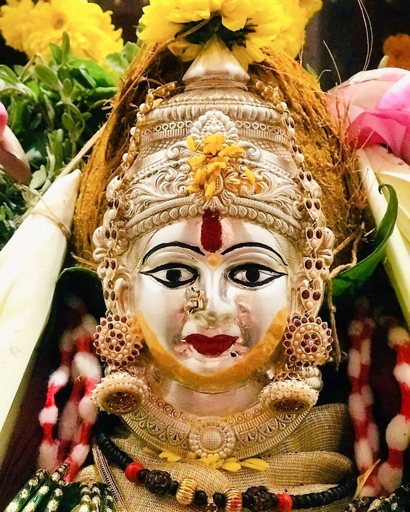 AnuSatheesh5's tweet photo. Varalakshmi Vratham Today 

Vara Mahlakshmi Vratam and pooja are performed today. Mahalakshmi blesses with all 8 siddhis which is

Sri ( wealth)
Bhu ( earth)
Saraswati ( learning)
Priti (love)
Kirti ( fame) https://t.co/cxNxMXXT88