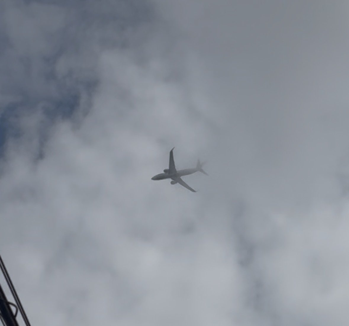 f1_pitcrew's tweet photo. 沖縄からのスカイマーク
千歳からのスカイマーク

2機連続でゴーアラウンド

#HND #羽田空港 https://t.co/5Ei54WHVG9