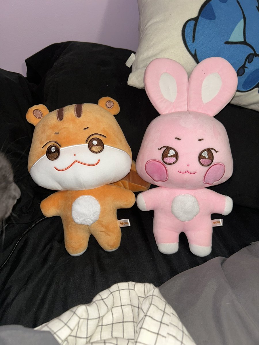 yonghamybeloved's tweet photo. the lovers are finally reunited!! 🧡🩷 https://t.co/4OWwug2TOo