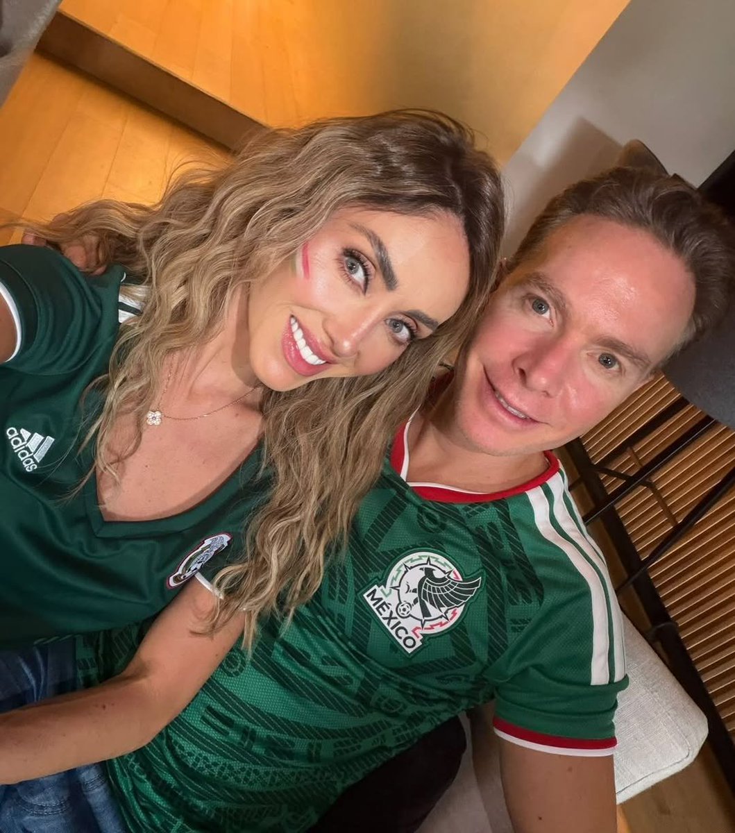 Chiatti91's tweet photo. Esse Gabriel de Alba deve ser parente do Velasco marido da Anahi.

A boca murcha igual https://t.co/RxUNET6dpO
