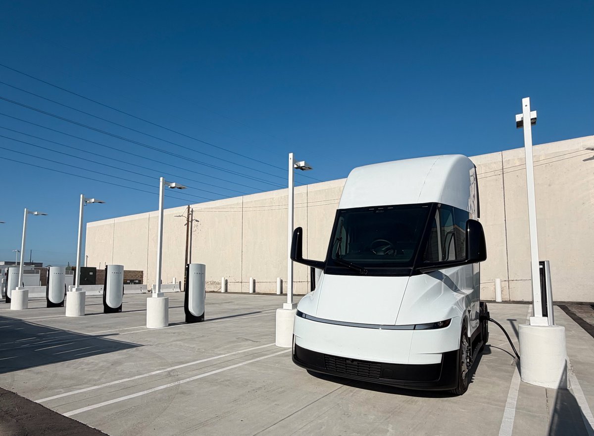 SawyerMerritt's tweet photo. Tesla has opened their second public Megacharger, located in Vernon, California.

• 6 Megachargers
• Up to 1.2MW max per charging stall https://t.co/9TOwlhKMny
