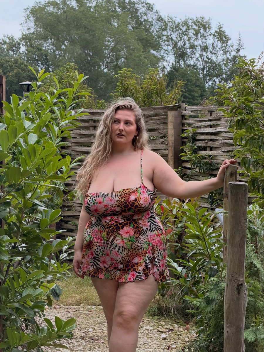 PlusSizeHub_2's tweet photo. 𝙀𝙇𝙇𝙄𝙀 𝙎𝙒𝙀𝙀𝙏 https://t.co/sQ4dcqhwtB