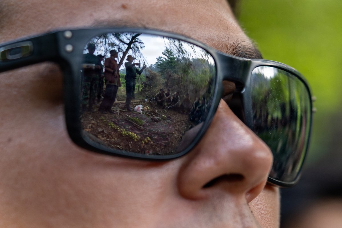 USPACOM's tweet photo. Thriving in the wild. 🌿

U.S. Marines assigned to Marine Rotational Force – Darwin participate in a jungle survival exchange to sharpen fieldcraft techniques and enhance expeditionary readiness in austere environments.

📍Australia
📸 Sgt. Kyle Chan

#USPACOM #USMC #MRFD #JungleSurvival