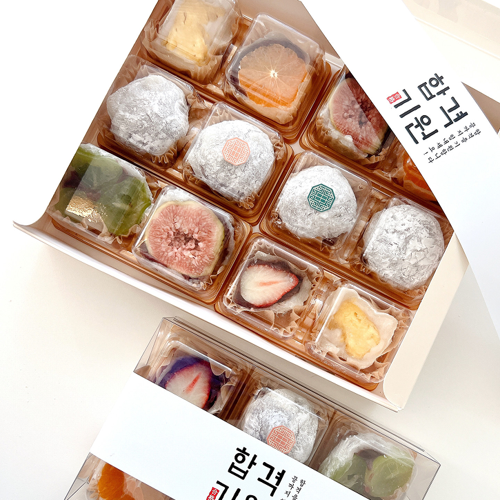 idus_kr's tweet photo. #RT이벤트
아이디어스에서 여러분을 위해
쫀~득한 과일모찌를 준비했어요🍓🥝🍊
무려 4구를 받을 수 있는 기회 ✨

📌 참여방법 
1️⃣ 팔로우 + RT 하면 응모 끝! 
2️⃣ 좋아요까지 하면 당첨 확률 UP 💗 

🎁 생과일찹쌀떡 과일모찌 (1분께 4구) 
📅 8/21(금)~8/23(일) *주말 지나면 종료 
💌 8/24(월) 멘션으로 개별 안내 (DM 열어주세요!)  

#RT #이벤트 #모찌 #과일모찌