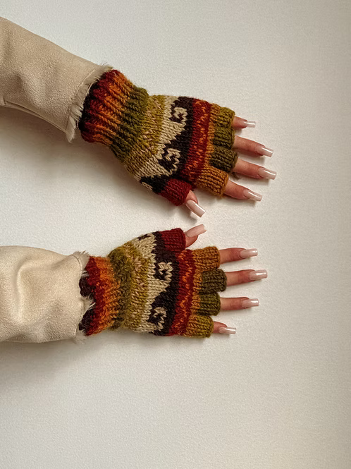 payqueenbeccaa's tweet photo. I just received Wool Earthy Blend Fingerless Gloves | Default Title from addictedcuck via Throne. Thank you! https://t.co/E77A1gYJqM #Wishlist #Throne https://t.co/kGMVIUicZV