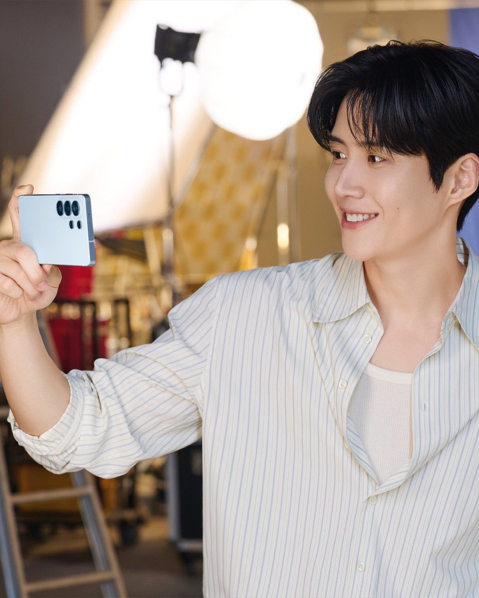 KALIBRASl's tweet photo. 𝙎𝙖𝙢𝙨𝙪𝙣𝙜𝙏𝙖𝙞𝙬𝙖𝙣 𝗶𝗻𝘀𝘁𝗮𝗴𝗿𝗮𝗺 𝘂𝗽𝗱𝗮𝘁𝗲𝗱

帥氣四溢，心臟暴擊💥
每秒都在帥、每眼都在萌

拍攝現場不同角度的 Bagas Pratama 🫶
一次蒐藏

#GalaxyS26Ultra
#BagasPratama

❤️ 10,8K　💬 295　🔄 868　📤 1,5K https://t.co/pp8D39lTyh