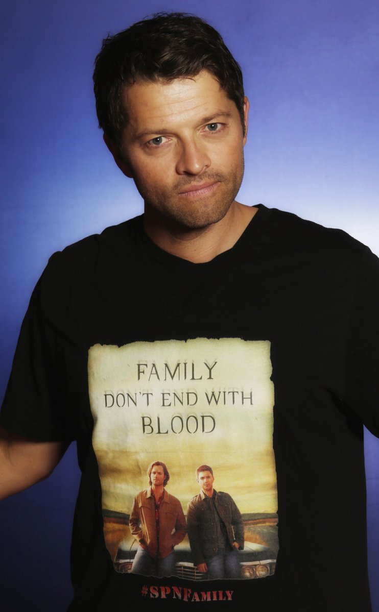 FangasmSPN's tweet photo. Happy birthday @mishacollins! Thank you for your chapter in Family Don't End With Blood and for all the good you do with Random Acts - and all the validation for being okay to be yourself! #SPNFamily https://t.co/3gIZaIOvMg