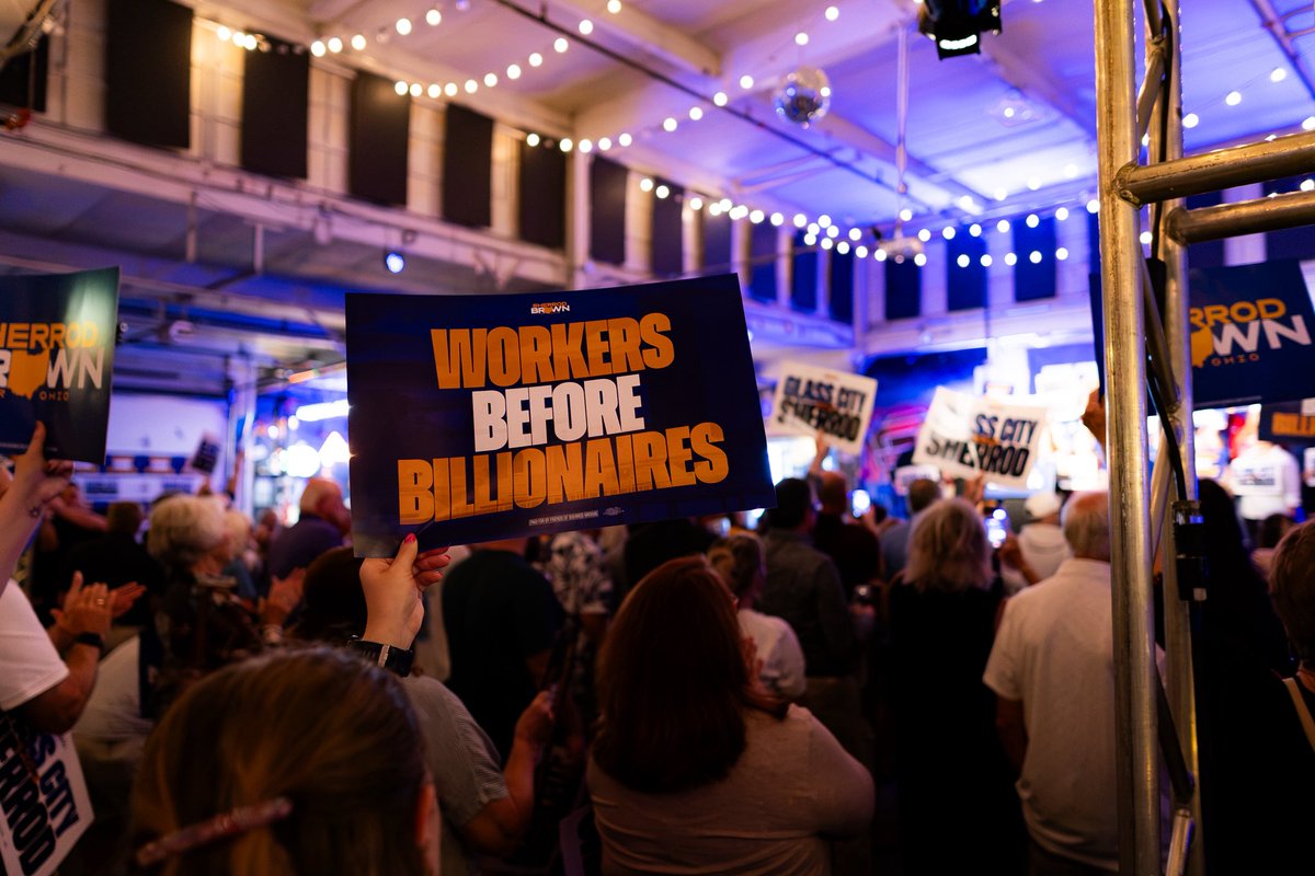 SherrodBrown's tweet photo. Thank you, Toledo! 

Across the state, crowds are showing up like never before, demanding change. There’s no one in Washington fighting for hardworking Ohioans. In November, with your help, that’s going to change. https://t.co/XyZpeN4pvi