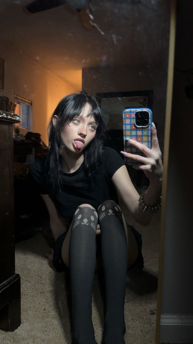 luvpais's tweet photo. hai baby:3 did i catch ur attention? ik u wanna click that link !! there’s much more waiting 4uu ⭐️🌸 #nsfwtwtًً 
#buyingnsfw #buyingcontent https://t.co/jV1DnW9wy9