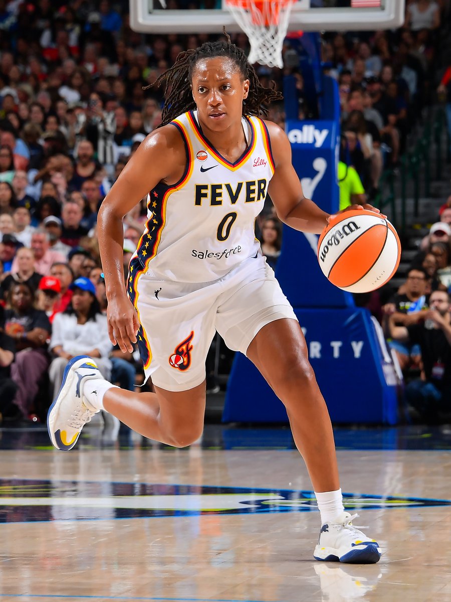 IndianaFever's tweet photo. Kelsey Mitchell has become just the 4th player in WNBA history to surpass 900 points in a season 💥 https://t.co/gIo8a0poJb