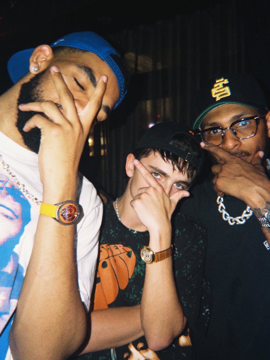 timotheenation's tweet photo. Timothée Chalamet with Karl-Anthony Towns and Cameron Payne in a newly shared picture. 📸 https://t.co/nmMBuSEjCR