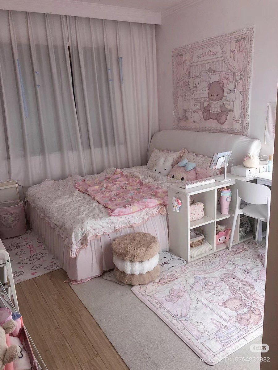 pinkishnicho's tweet photo. - how does pinterest see you ? 

room, singer, aesthetic, outfit 

PERFECT https://t.co/uabNFrUmsh