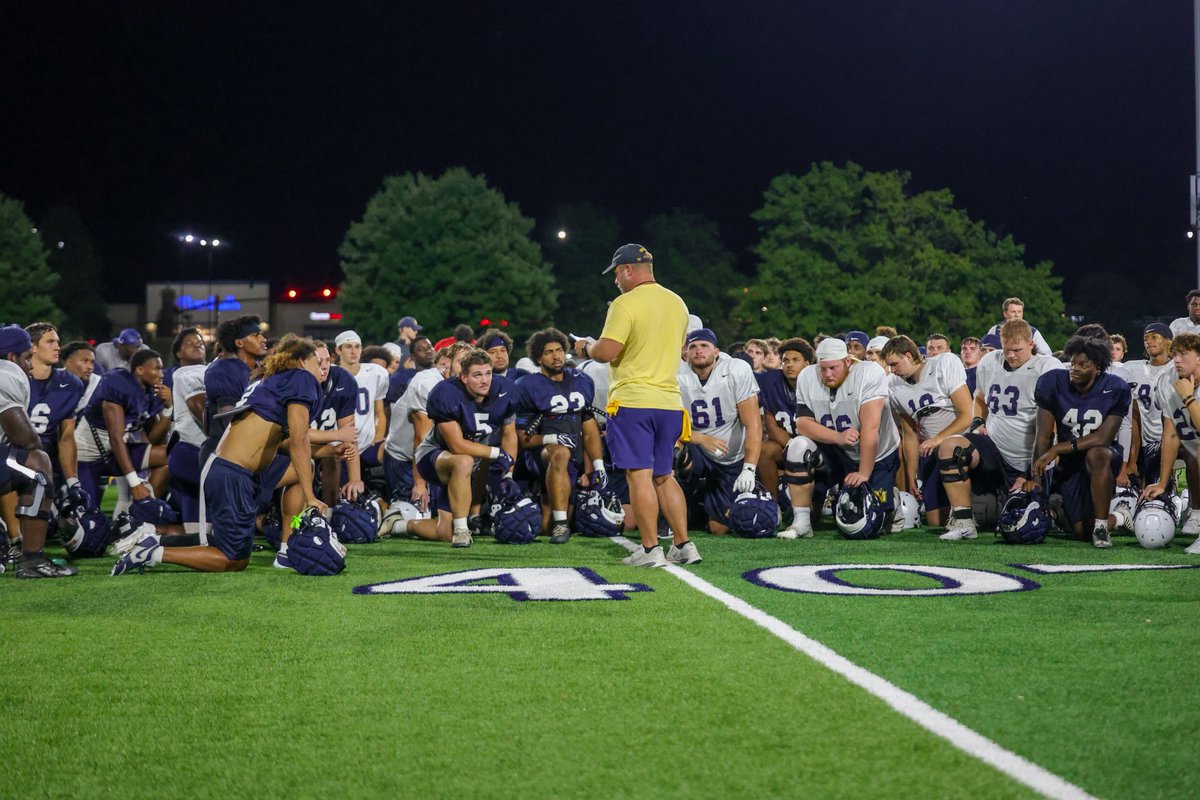 racersfootball's tweet photo. Working under the lights ⛓️ 

#GoRacers🏇 https://t.co/FKG6mr03Ks