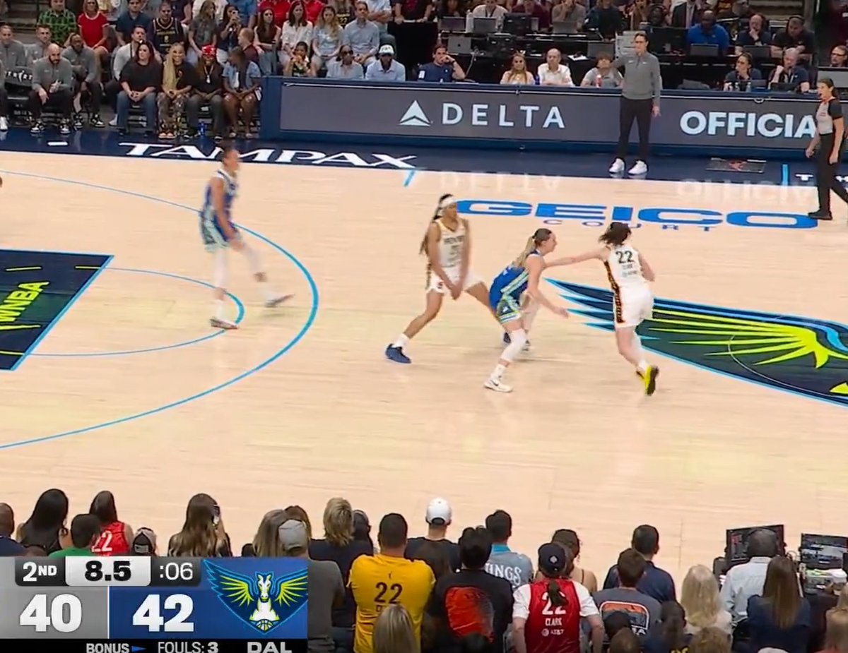 spectrumslab's tweet photo. @ES_sportsnews @TheHoopCentral Foul before the foul. She gets multiple screens, why fully extended your arm and pushoff...over and over https://t.co/jOQmItB7wF