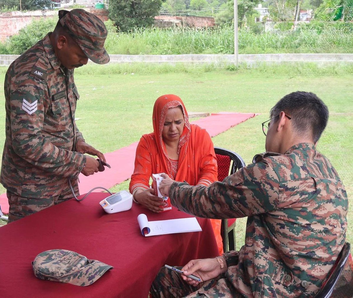 IndianArmyinJK's tweet photo. 🇮🇳 Indian Army's bond with the veterans endures forever!
Proud of Sabre Brigade, Rising Star Corps for reaching out to Ex-Servicemen and their families at Kharah Madhana, Jammu. 
From heartfelt interactions to bringing essential healthcare closer to the community, this is true Seva in action.

The Indian Army stands firmly with those who served the Nation with honour.

#OurVeteransOurPride #NationFirst #WeCare #IndianArmy #JandK #Jammu #Kashmir #HealthcareForAll 

Jai Hind!
