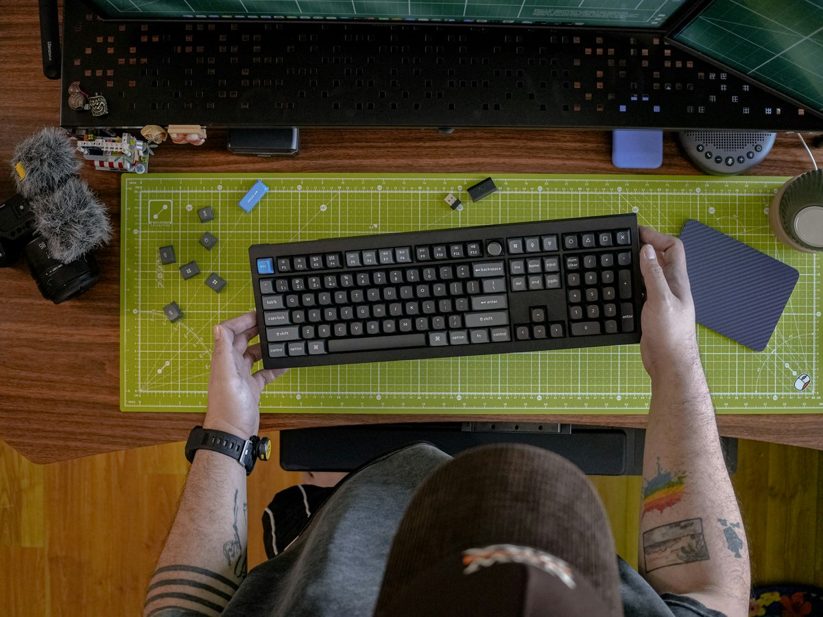 KeychronMK's tweet photo. Clean on the outside. Limitless on the inside.  

The V6 Ultra Hybrid combines a modern full-size design with the freedom to mix and match mechanical and magnetic switches. Thoughtfully designed and endlessly customizable.  

Flexible by design, ready for both work and play. 

📷sebgotyou