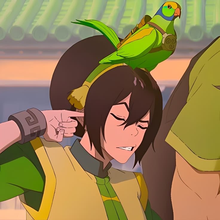 tophyume's tweet photo. can we talk about how cute she looks with a bird on her head, and how she doesn't mind it at all? ☹️☹️💕 https://t.co/QAmepqXjzY
