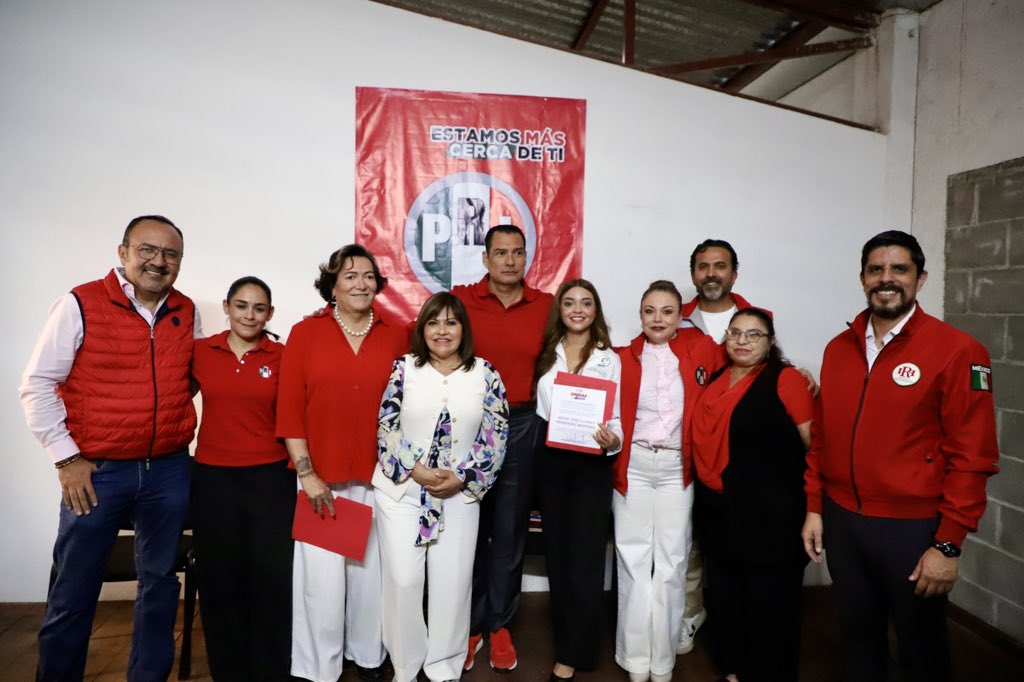 PRIGTO's tweet photo. La dirigencia del @PRIGTO acompañó a María José Fernández y María Armine Prado en su nombramiento como pdta y sria gral del ONMPRI #SanMiguelDeAllende
Presentes autoridades municipales y del PRI en este municipio.
#PRIGto presente en todo el Estado. 🟢⚪️🔴 https://t.co/fK1V8a65Oz
