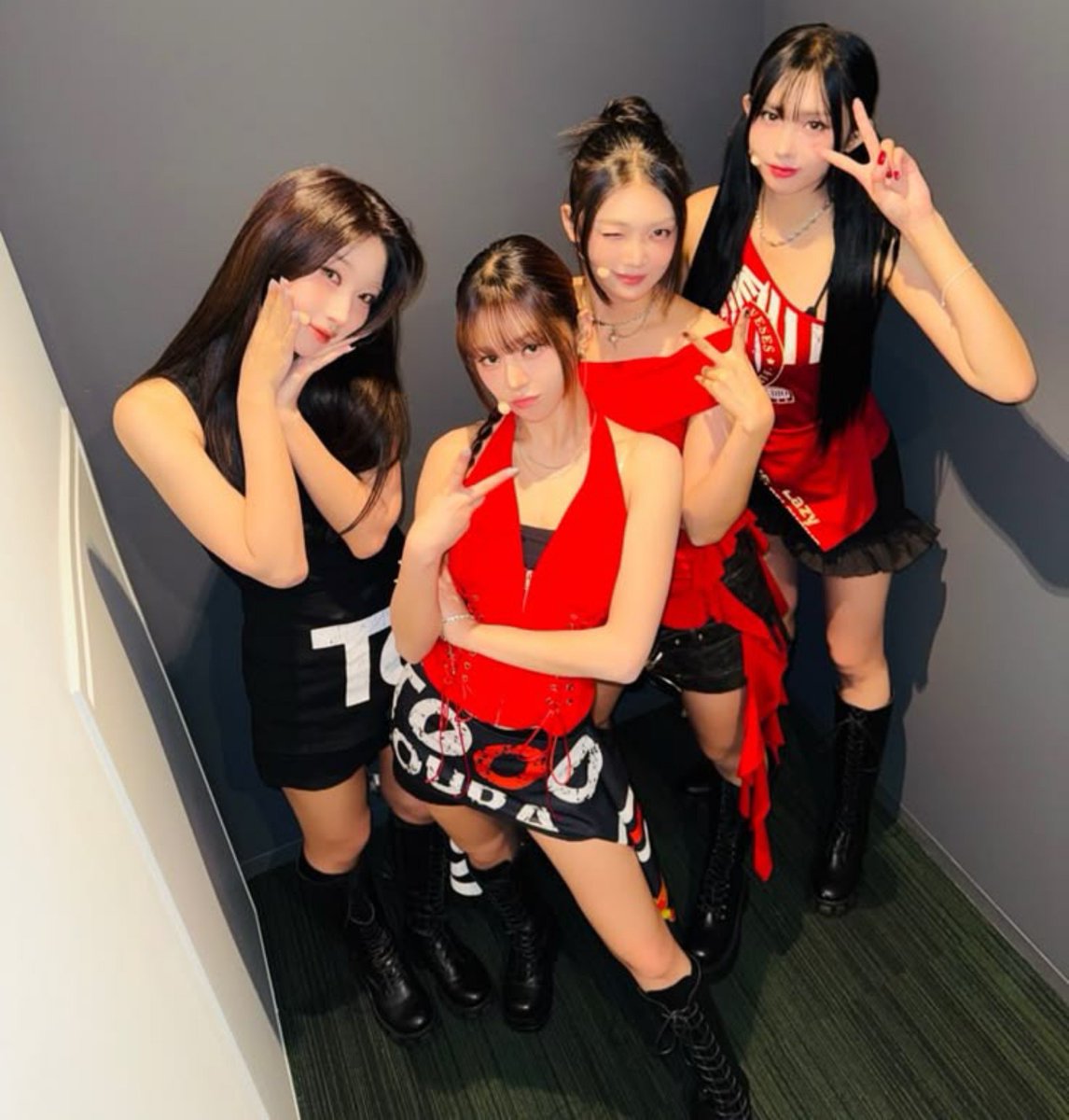 FGlowsting's tweet photo. #EVERGLOW is expected to be making preparations for their comeback while awaiting the date of their final concert of their world tour, #RE_CODE.

According to statements from the company, the group return is planned for the last quarter of the year. https://t.co/4nzbYIR6Nn