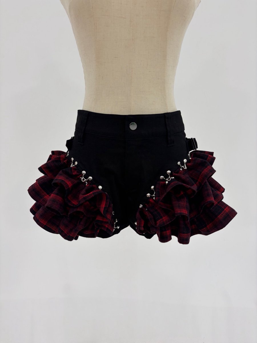 gdflaketown's tweet photo. Check Frill Skirt🌪️🖤

大人気のオールインワンピースから着想を得た、大胆なチェック柄フリルをサイドにあしらったミニスカート

※ご購入は、お一人様につき各カラー2点までとさせていただきます。

8／ 22販売開始

#dustdevil #ダストデビル #サブカル #闇かわいい https://t.co/43di7YXxEp