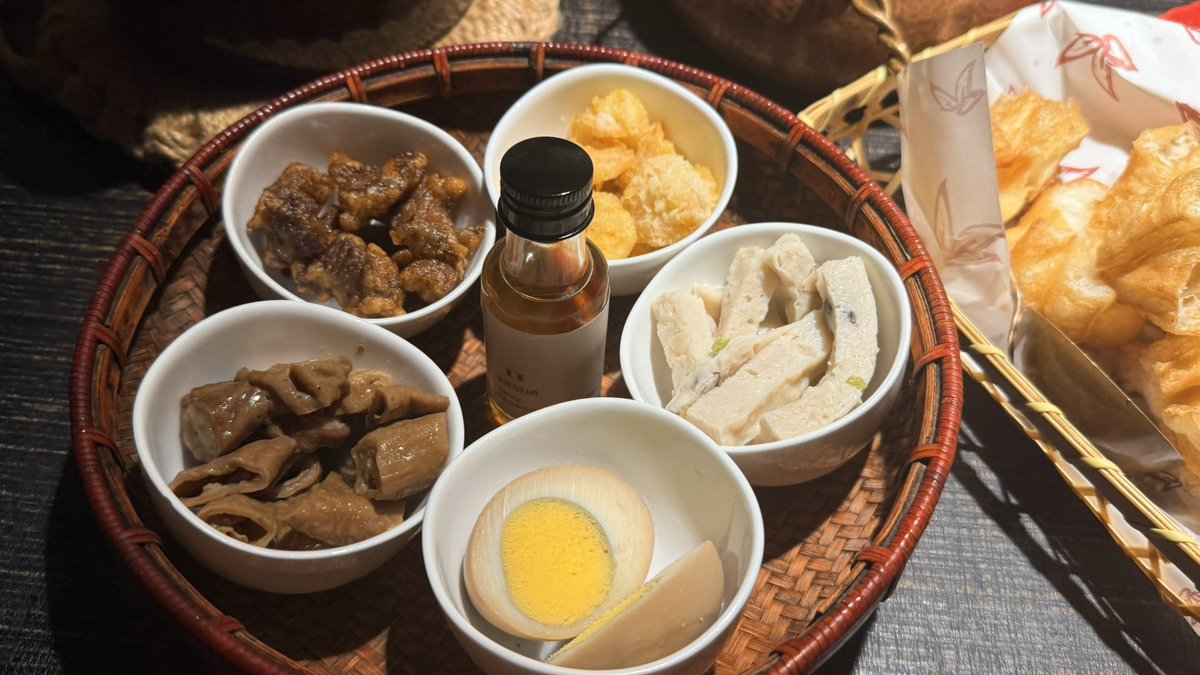 Silverypaper's tweet photo. 本人工作日SOP:
吃自制燕麦酸奶碗
涂米诺地尔搽剂
吃敏文片剂
打卡永璞签到
打开多领国
接水
准备上班 https://t.co/3bZytrzvY0