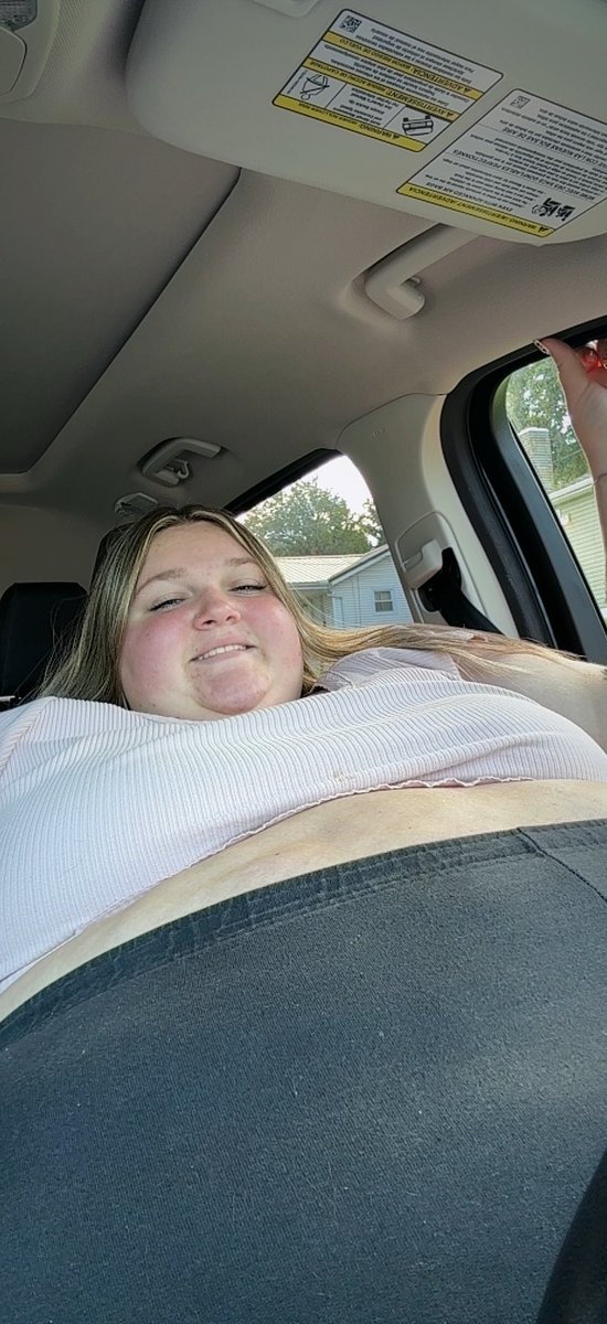 ssbbw_harmony's tweet photo. Smile, it’s a great day to be huge 😘 https://t.co/lwGjV3yHGF