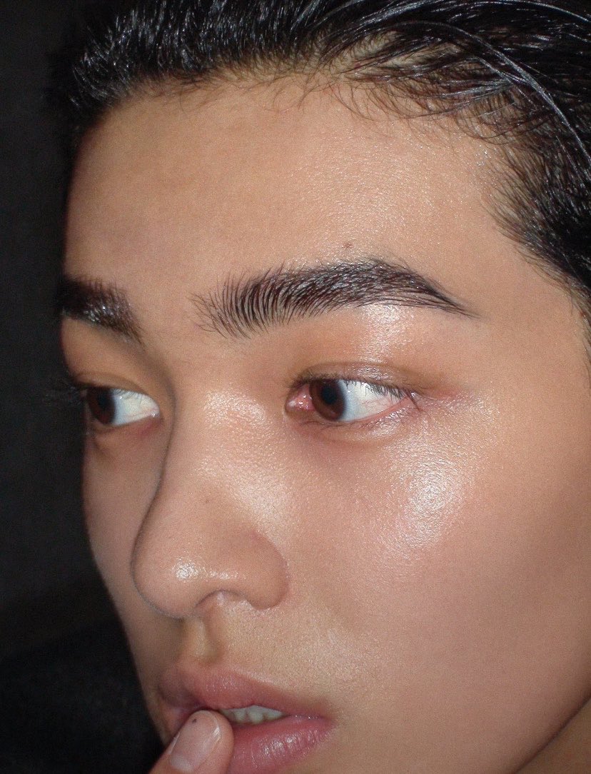 vibescortis's tweet photo. mi sueño es tener las cejas de keonho https://t.co/zkPk8D6lwh