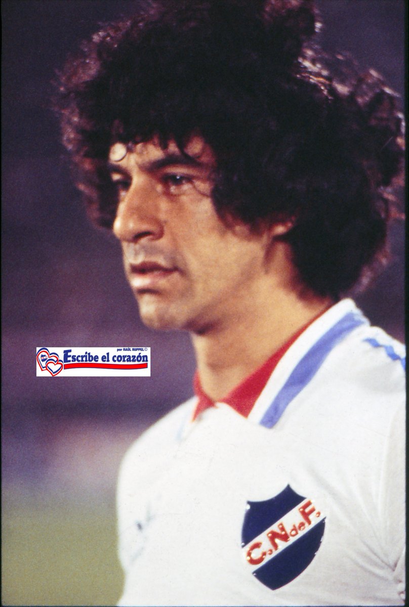 raul_ruppel's tweet photo. 2026 (222)
Poca prensa.
Tuvo el volante sanducero Alberto “Beto” Acosta. 
Defendió -entre otros clubes - a Nacional y Peñarol, pasó por Newell`s jugando casi 150 partidos.
El mismo Alfredo Di Stefano lo pidió para el Real Madrid. Fue Campeón Uruguayo con Bella Vista en 1990. https://t.co/T96lEhdfpl