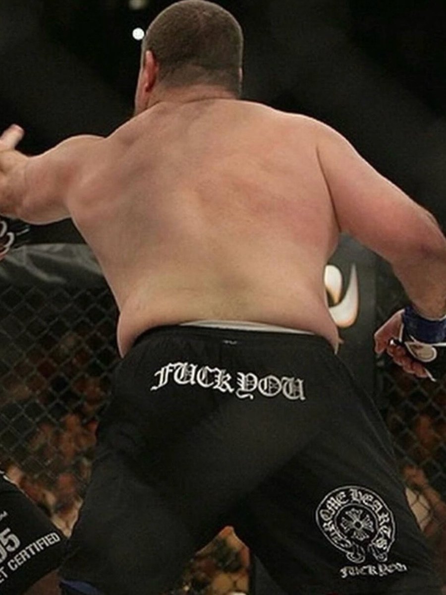 HardestFitPics's tweet photo. Tank Abbott wearing Chrome Hearts in his fight with Kimbo Slice (2008) https://t.co/DOwZmZpQlk