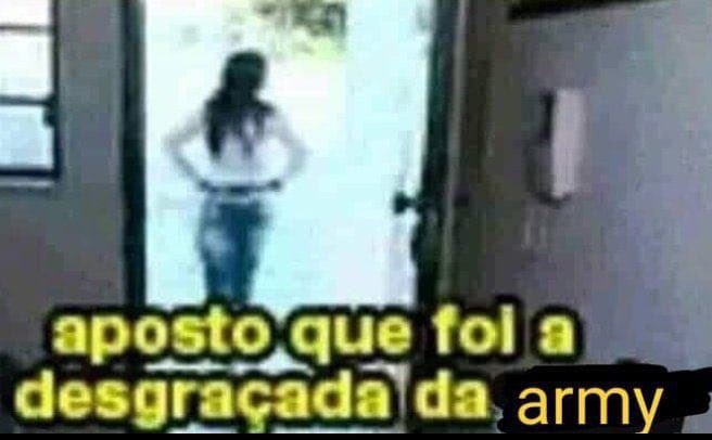 launfr's tweet photo. Sinto que a última pá de terra ainda não foi jogada sabe? Seu nome foi tirado de um projeto de uma causa tão importante e vc tá fazendo ttk andando de iate na maior felicidade sério só piora https://t.co/YJoGRjjzWI
